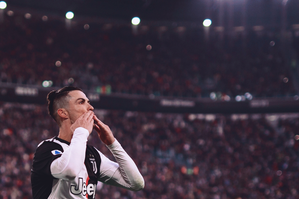 众欢呼不断 众欢呼不断