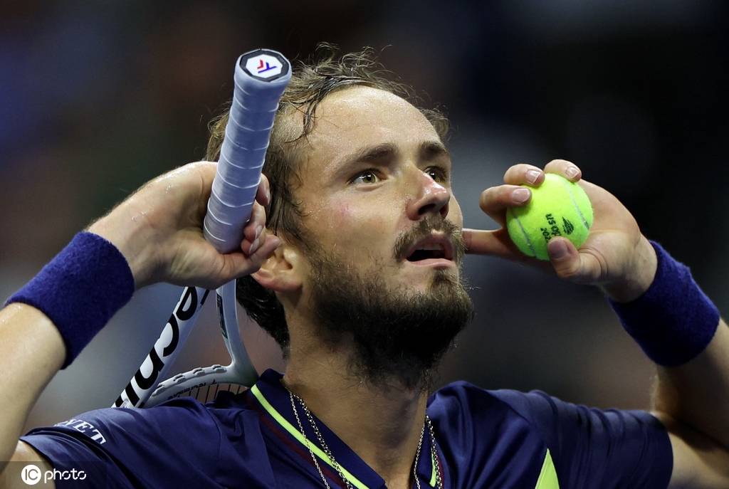 截然不同的 截然不同的